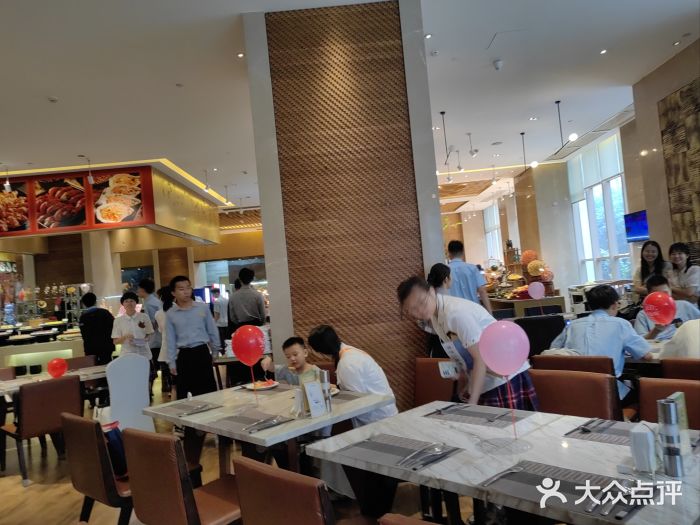 长沙三景韦尔斯利酒店·Oval全日制餐厅自助餐图片