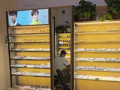 -优医视平价眼镜蔡司依视路折扣工厂店(十里堡店)