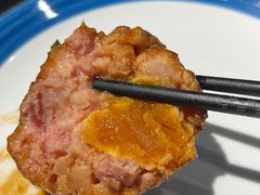 鸭蛋黄狮子头-梅飞酒家(桑园路店)