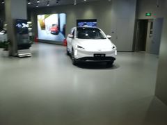 -小鹏汽车体验中心(苏州龙湖狮山天街店)