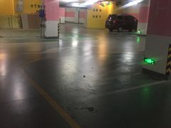 -爱琴海购物公园-地下停车场