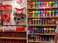 -名创优品(北京新中关购物中心地铁层店)