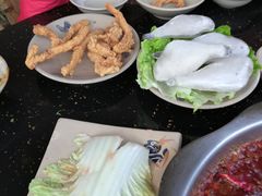 -茅草房·河畔园林火锅