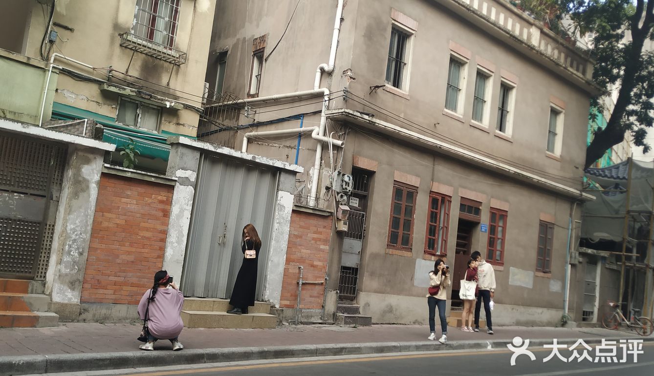 东山口的地下市政通道也是一道风景线呢