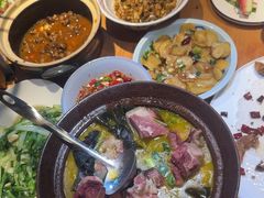-帅巴人舅母子腊蹄民俗村