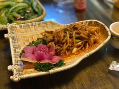 酸萝卜炒牦牛肉-吉祥圣雪藏餐