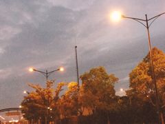 -奕欧来上海购物村停车场