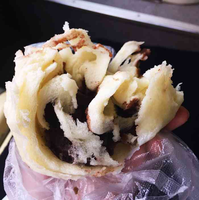 黄果树馋嘴破酥包-"无意中在路边发现了这家包子店,去的时候已.