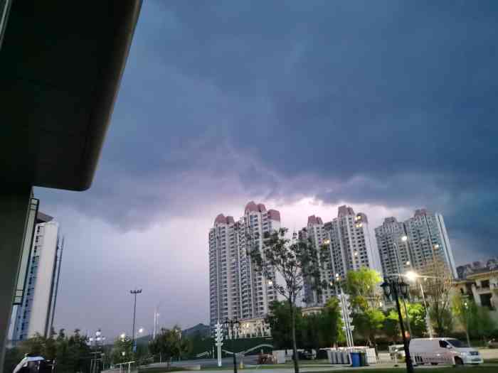 蓝鲸大酒店-旋转餐厅-"曾经听说这是怀来县最好的餐厅,正好去那边.