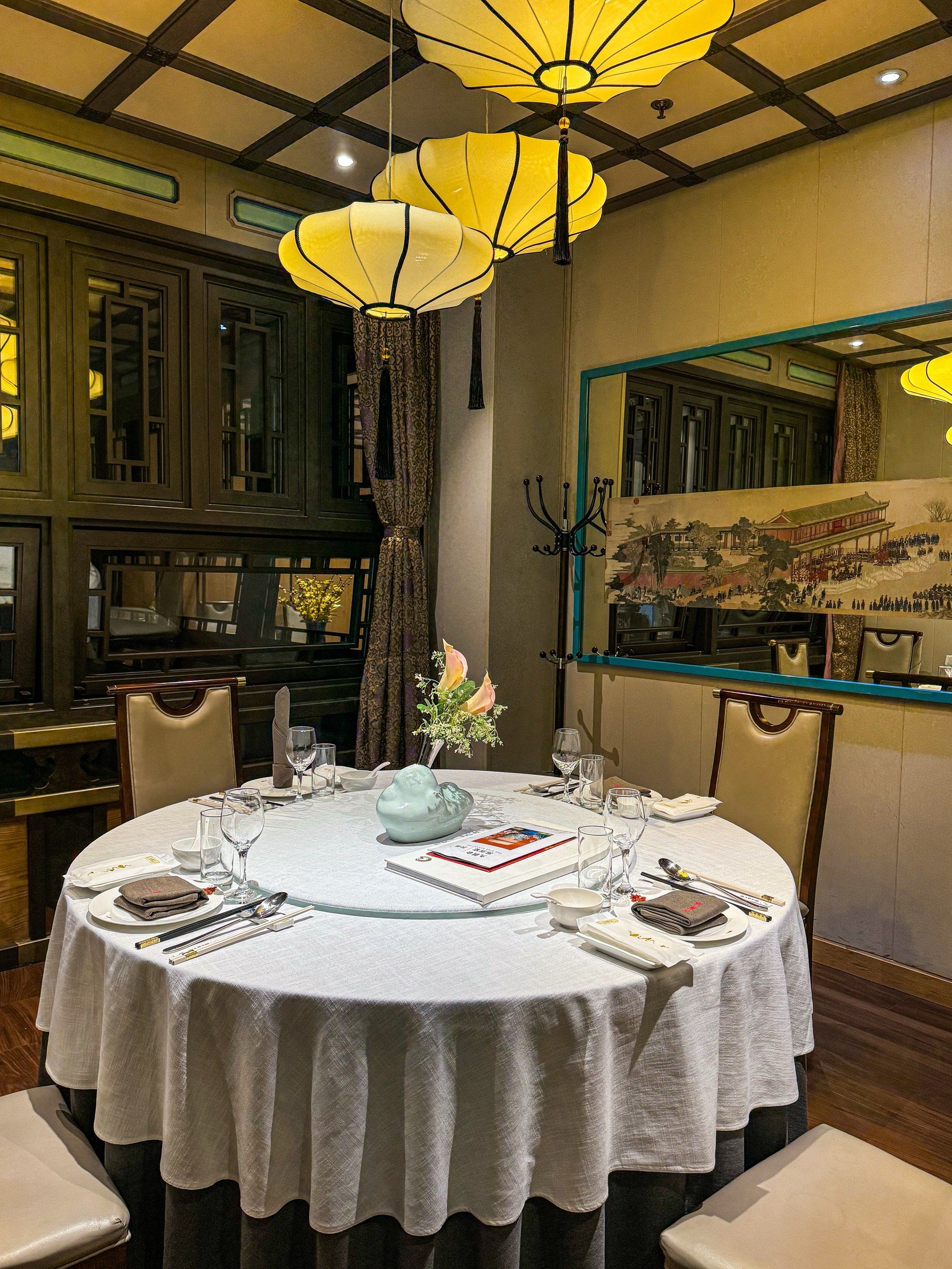 n
9302环境篇
九朝会的装修堪称一绝,新中式风格