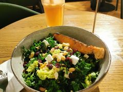 煎三文鱼牛油果色拉-Wagas沃歌斯(北京君太百货店)