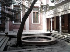 -香港大学