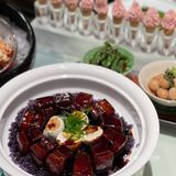 我们家家庭聚餐十次有九次都会来江南晓菜，环境好菜品也
