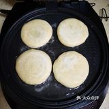 酥掉渣的白糖芝麻饼，吃的时候一定要接着点