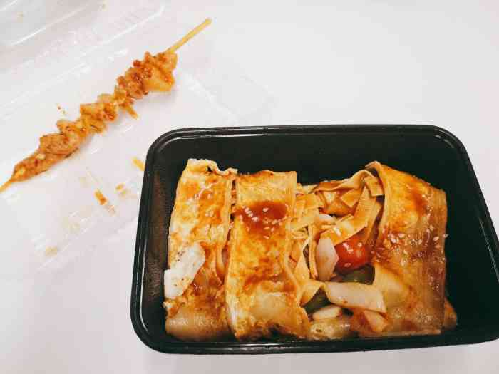 打分    /人 他家的烤冷面量大料足 味道也不错 就是外卖价格有点贵