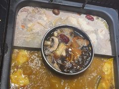 -老牌坊云南鱼豆花火锅(哈西万达店)