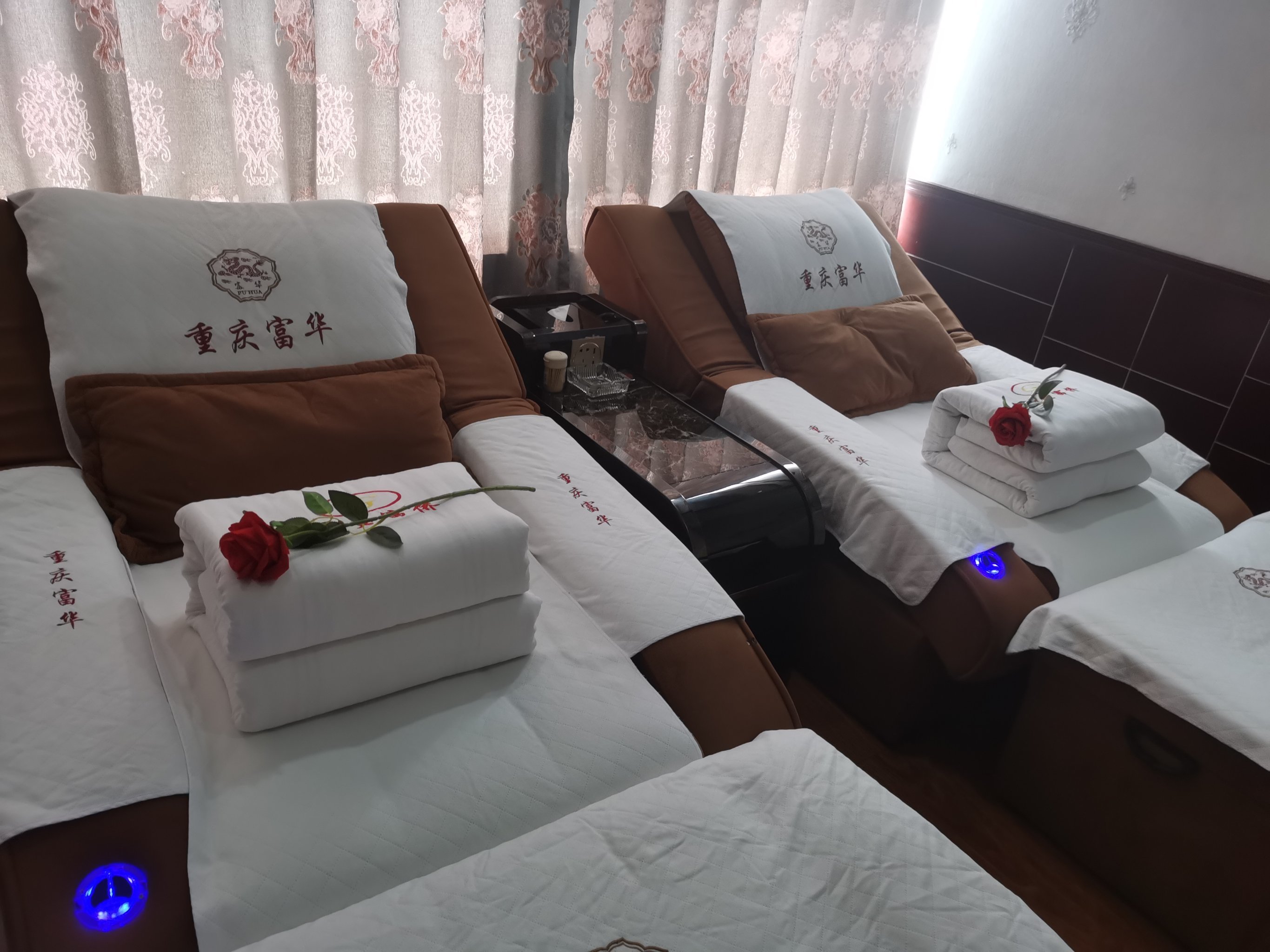 店名:重庆富华足浴地址:暨阳中路633