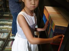 -钟书阁(松江泰晤士小镇店)