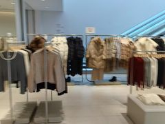 -URBAN REVIVO(七宝领展广场店)