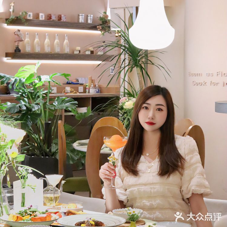 Tomacado 花厨｜鲜花与餐厅的结合浪漫与温度并存