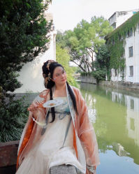 -一揽芳华汉服旗袍体验馆(拙政园店)