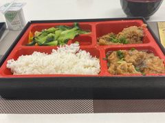 -上海冠松华奥奥迪4S店(张江店)