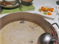 -洪氏嗨捞·猪肚鸡火锅(阳光天地店)
