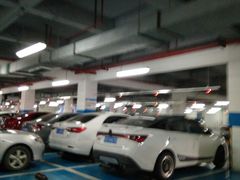 -奥特莱斯停车场