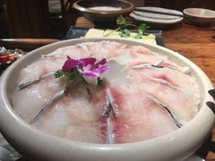 -老牌坊云南鱼豆花火锅(哈西万达店)