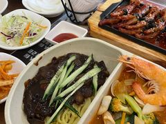 -贵宾庄炸酱面·韩式料理(高区店)