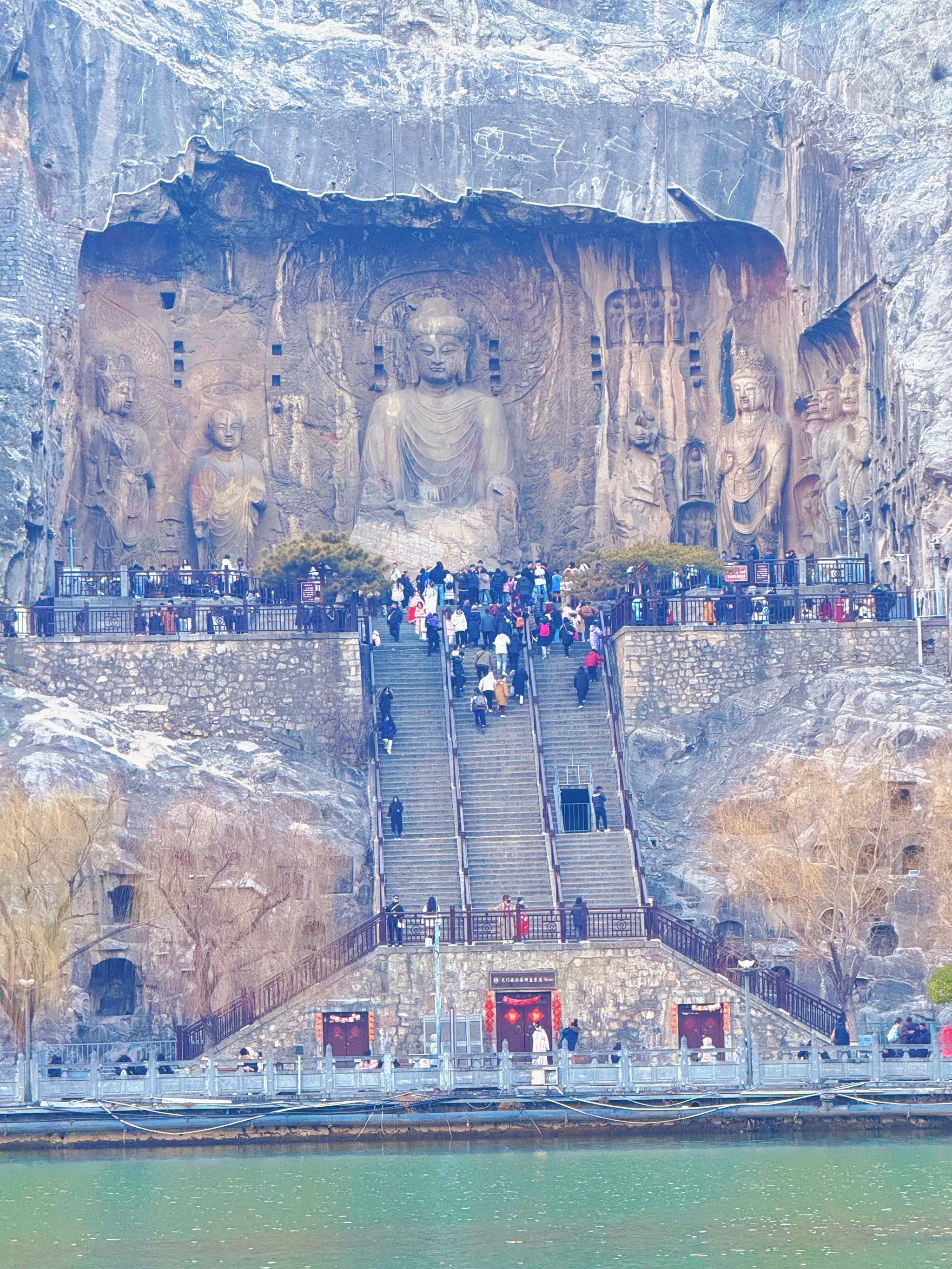 去洛阳旅游,最想看的就是#龙门石窟 去龙门石窟最想看的就是卢舍那