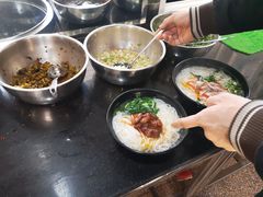 -鸿浩扒猪脚米线