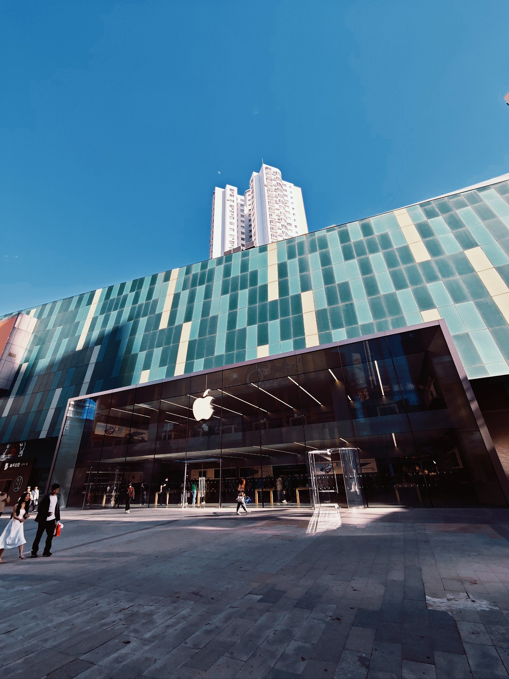 充满朝气的宝藏商场