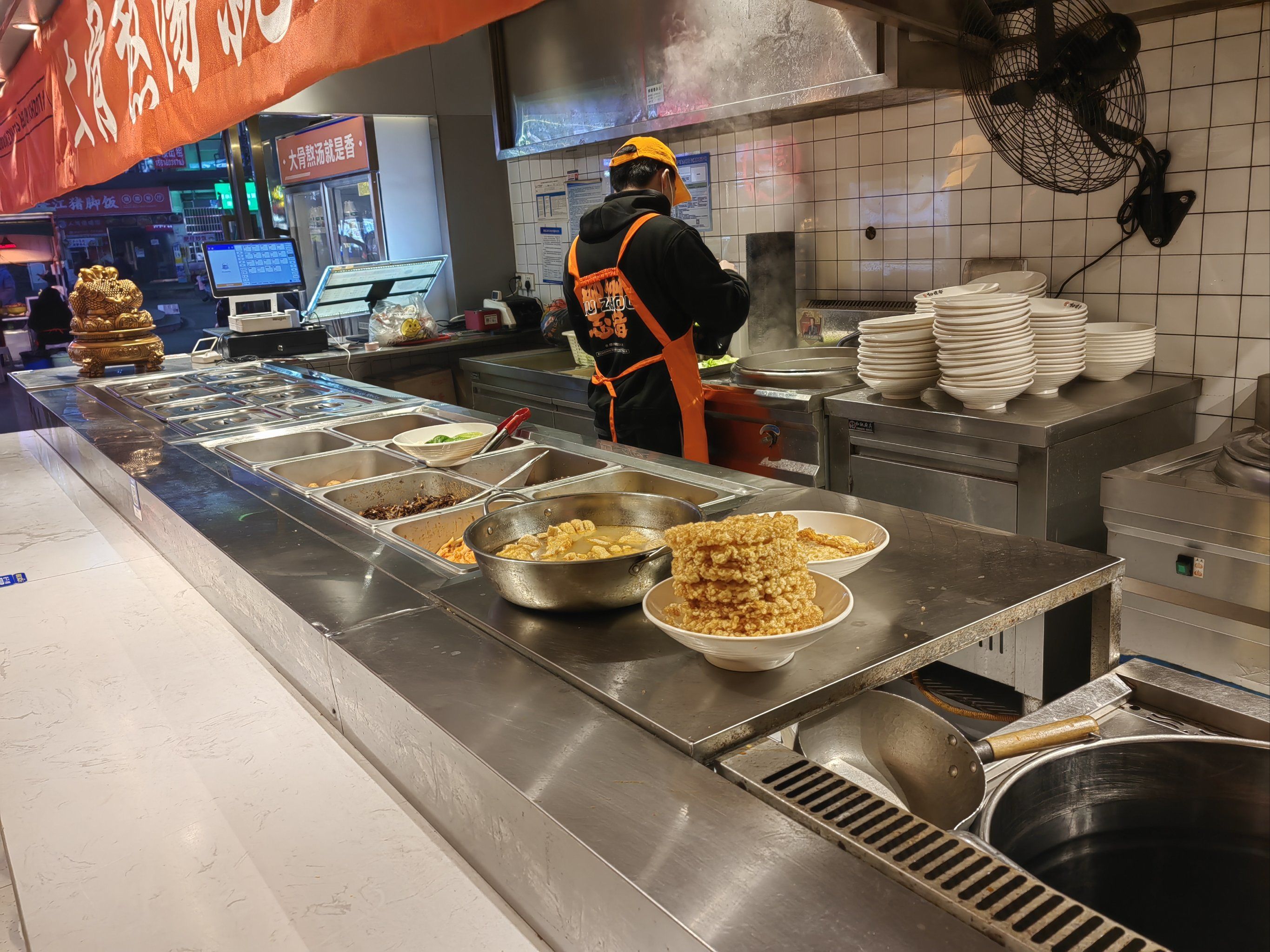 环境干净卫生,螺蛳粉份量足,推荐!