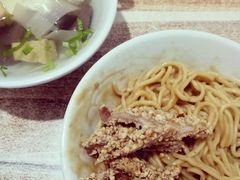 -松树干拌面店