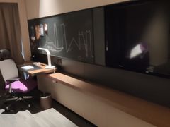 -深圳宝安体育馆希尔顿欢朋酒店