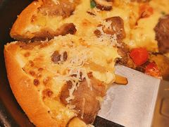大师金赏芝士薄切牛肉披萨-必胜客(世欧广场店)