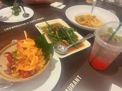 -Chom Cafe and Restaurant