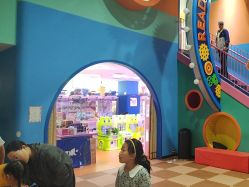 -欧酷世界动力星球(王府井奥莱UP TOWN店)