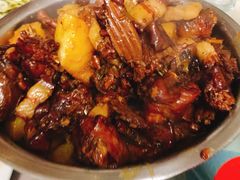 小鸡炖兔子-鸡炖兔