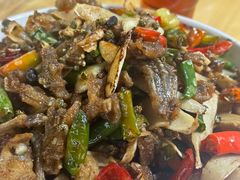 独门姜爆蛙-鸿顺老铁锅美蛙鱼府(解放碑店)