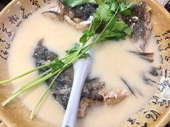 砂锅鱼头-75幢私房菜馆