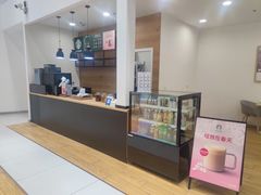 -杭州中沃沃尔沃4S店(滨江区店)