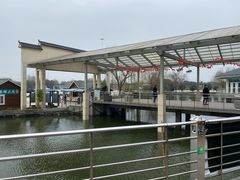 -平望服务区·停车场