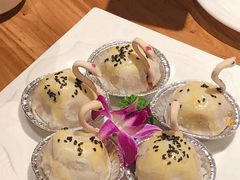 天鹅叉烧酥-颐和•海鲜砂锅粥•啫啫煲(奥林匹克广场店)