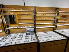 -罗伯特眼镜·蔡司官方授权(罗湖国贸店)