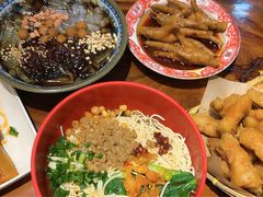-爆炸头阿姨小四川正宗川味小吃(无任何分店)