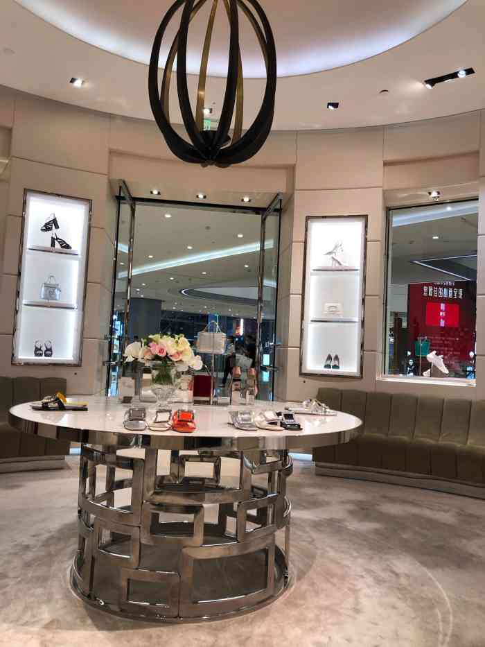 roger vivier(ifs国金中心店)-"第一次到这家rv是修她家的一双水晶鞋