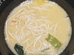 -灵芝妹子海鲜米线(劳动公园店)