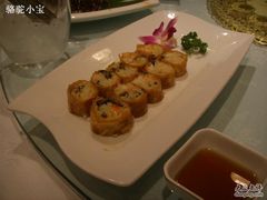 豆腐衣卷着卷心菜-和记小菜(东方店)
